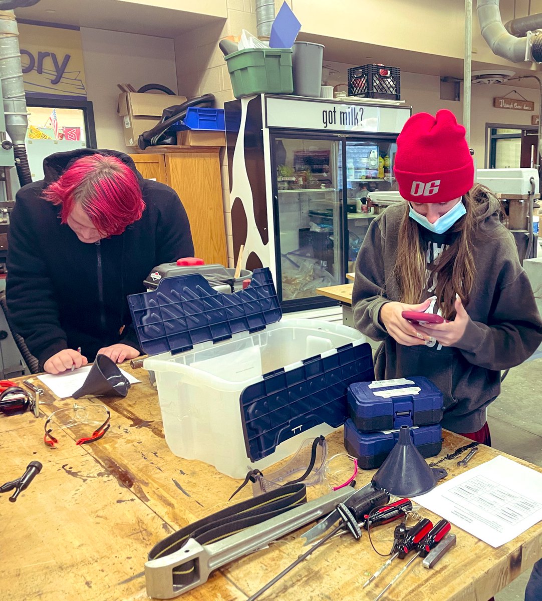 DJR_131's tweet image. It’s almost time for Small Gas Engine disassembly in #AgPowerTech! After learning about tool identification, students put their skills to the test to organize their toolboxes 🪛🗜🔧🛠 #TeachAg #AgEdu