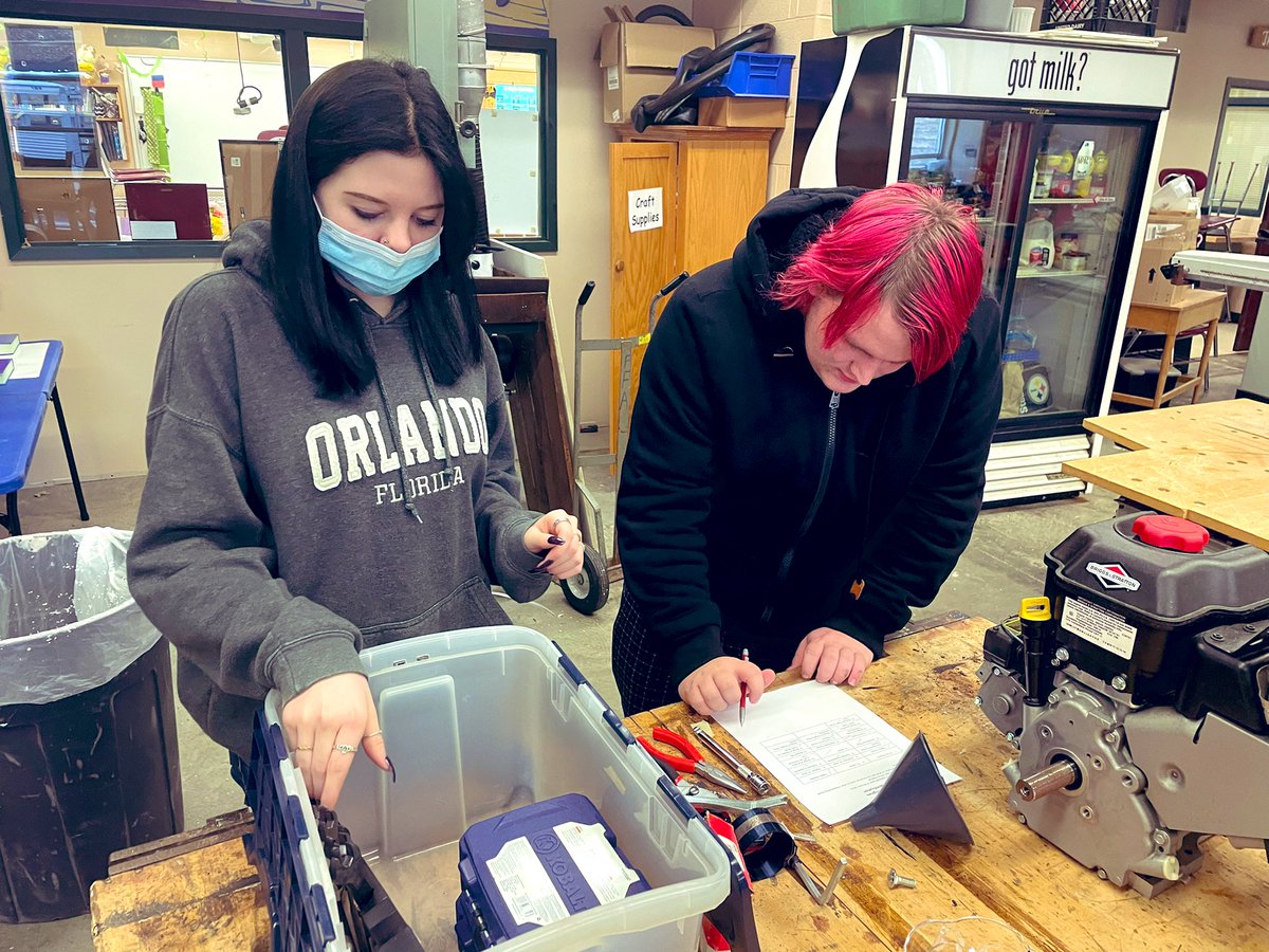 DJR_131's tweet image. It’s almost time for Small Gas Engine disassembly in #AgPowerTech! After learning about tool identification, students put their skills to the test to organize their toolboxes 🪛🗜🔧🛠 #TeachAg #AgEdu