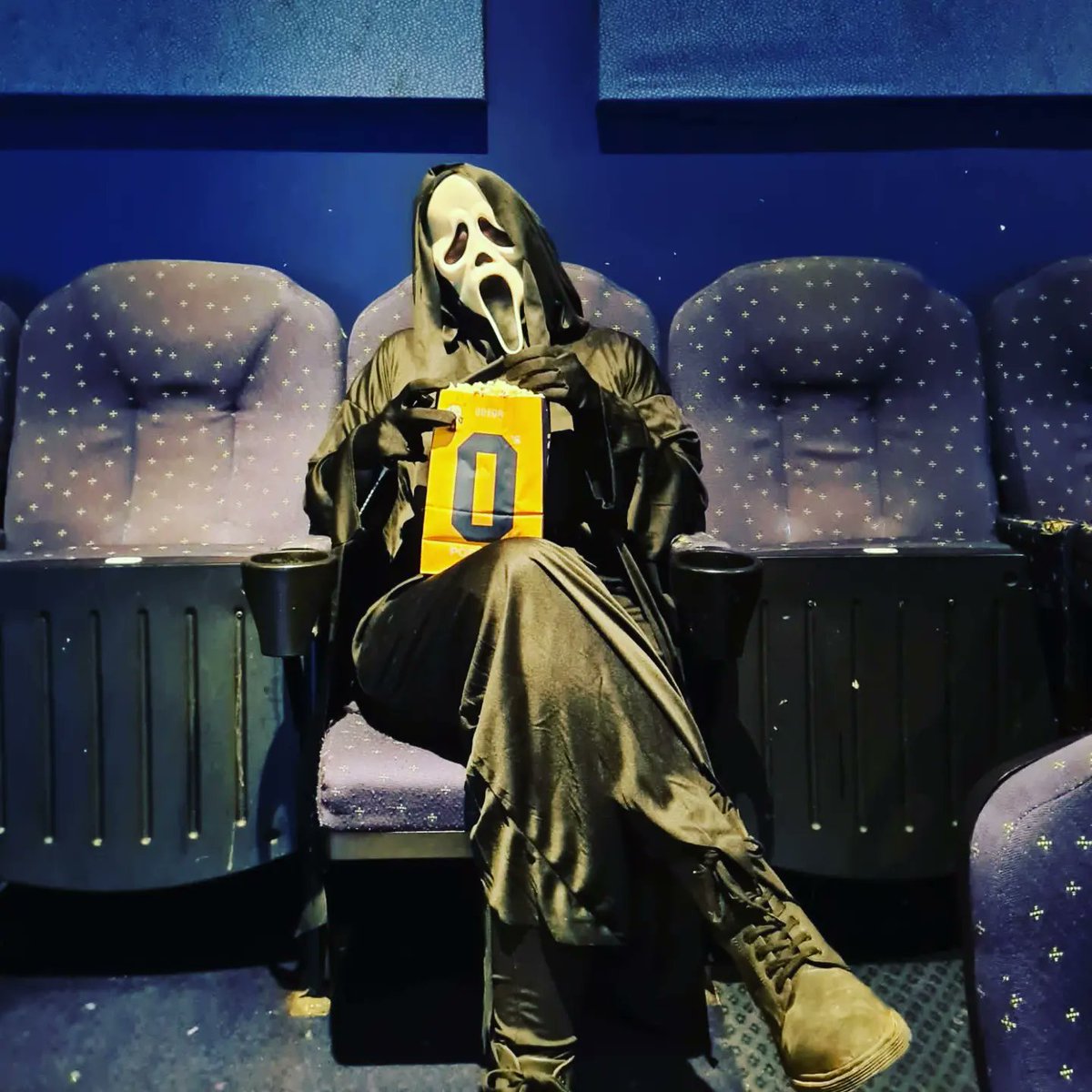 Pot16J's tweet image. What's your favourite scary movie...#Scream 
#SeeScream #Ghostface #stab #Sydney