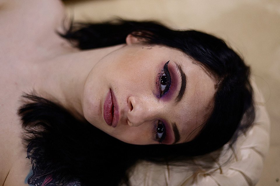 Bee22868162's tweet photo. Book me in for some shoots!!😛 I do modeling too!!😛🖤 https://t.co/65ESyiJ4eE