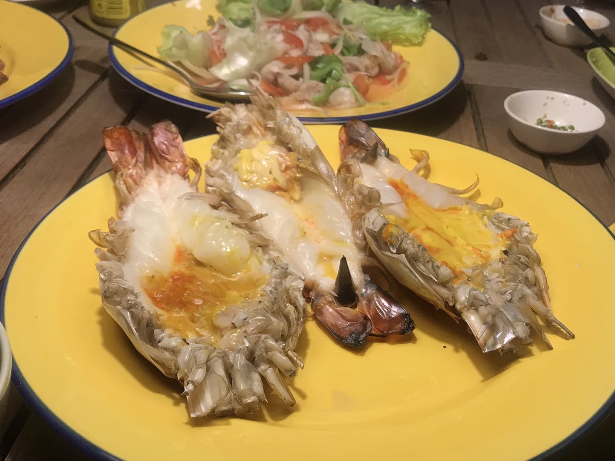 Black-Pink themed night in #KhaoYai #แฟนซีปาร์ตี้ แบล็ค-พิ้งค์ เอาแค่สีเป็นเคล็ดจัดสนุกๆ ปีละหนขอบคุณ our host เจี๊ยบ-โบ๊ะที่เอื้อเฟื้อสถานที่

#NiceBreakinKhaoYai #เขาใหญ่ #commecestbon #dinewinestyle #กอมเซต์บง #กินดื่มเที่ยว #travel #พักผ่อน #วันหยุด #goodtimewithfriends