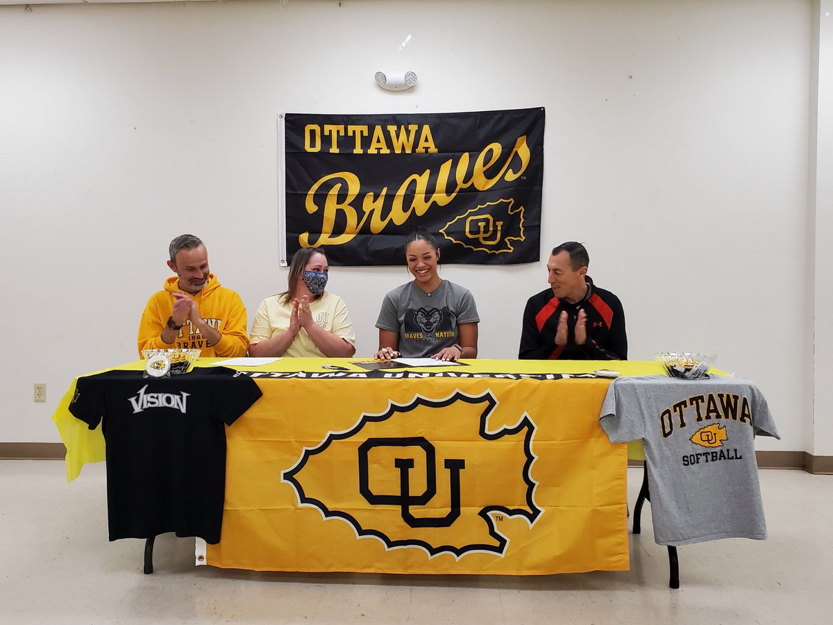HammonsReagan's tweet photo. Been a brave at heart but now it’s on paper🖤💛 @VisionArkansas @OttawaBravesSB https://t.co/tc6pnX09kx