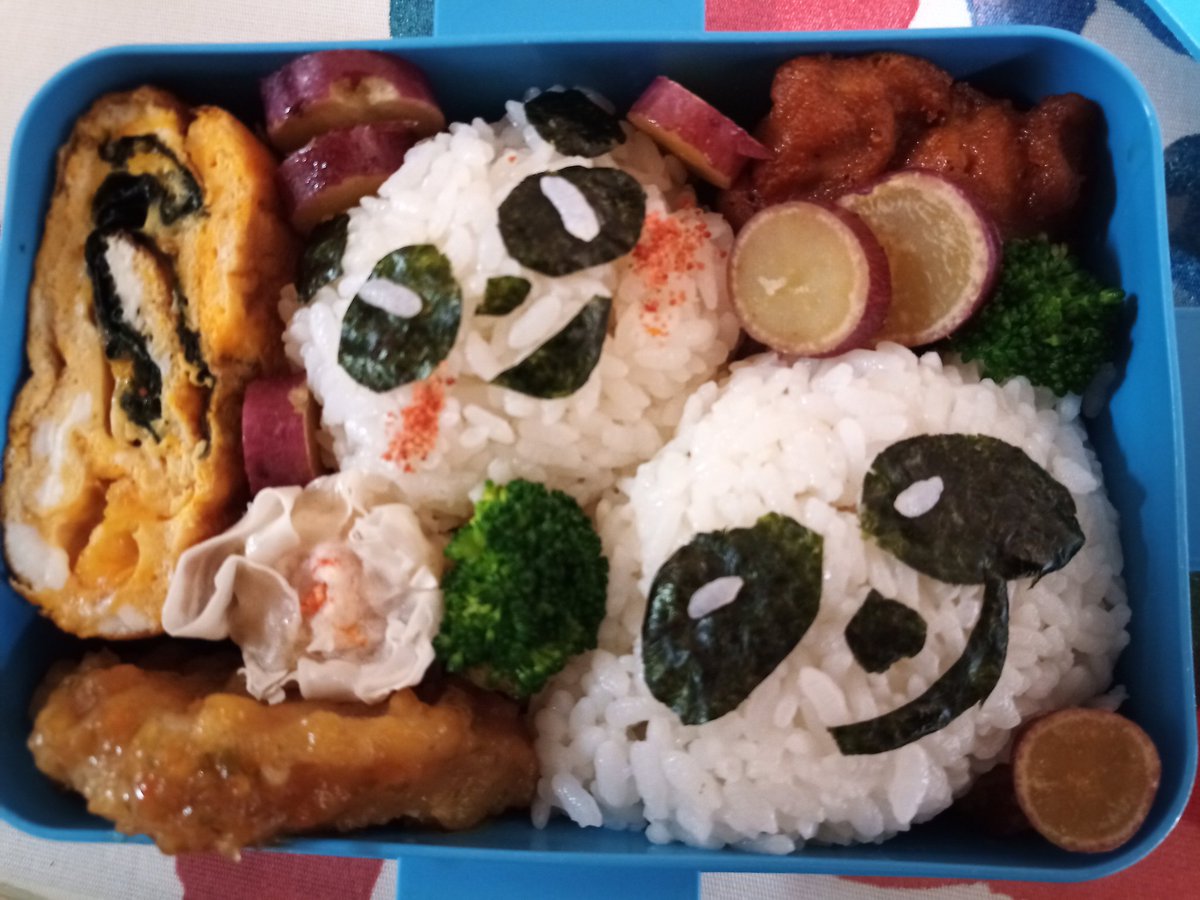 xwkie's tweet photo. 共通テスト受ける娘に幼稚園以来のキャラ弁✨ふたごパンダ弁当🐼これ見てリラックスしてくれたらいいな。
受験生の皆さんがんばってくださ��✨
#共通テスト #受験生がんばれ https://t.co/Z2wprZOjYK