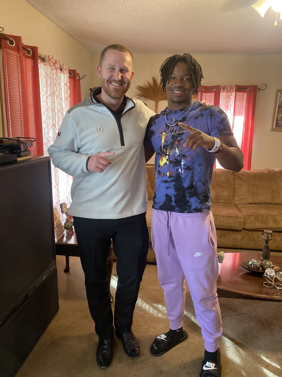 E J (@ejlightsey8) on Twitter photo Great getting to spend time and talk with Coach Schumann today !!!🐶🖤❤️
<a href="/CoachSchuUGA/">Glenn Schumann</a> Great getting to spend time and talk with Coach Schumann today !!!🐶🖤❤️
<a href="/CoachSchuUGA/">Glenn Schumann</a>