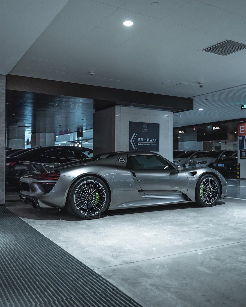 Porsche 918