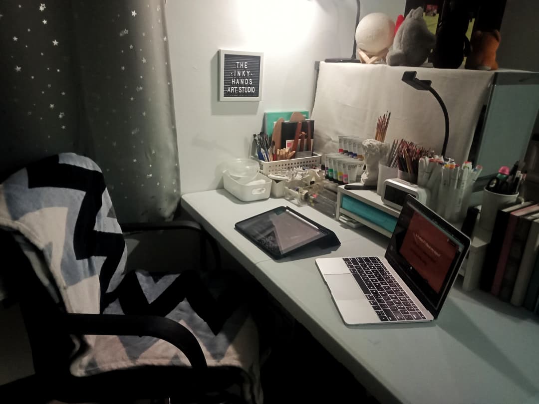 Hello. Happy New Year! 🎉
Thank you sa mga nag-stay. Yieee! 😍

I'm back!! Abangan niyo ang comeback ng #TheInkyHandsPlaylist. Halos isang taon na ata nung last kong release huhu.

Nag-ayos ulit ako sa studio baka sakaling bumalik na ako sa creative zone. Sana matapos ko today.