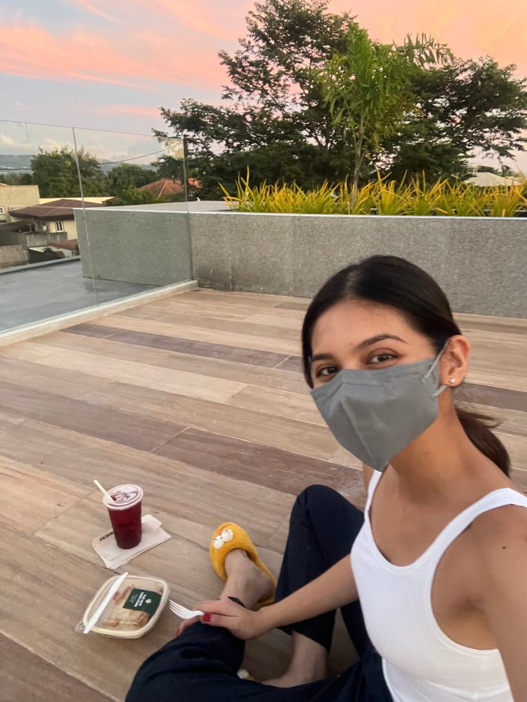 DungoCece's tweet photo. Maine's Blog - " Celebrating alone with a simple meal while watching the sunset #MeTimeMoment - so simple yet so intense." - @mainedcm
https://t.co/tbwLUlcnEn
#MaineMendoza
MAINE MENDOZA IdealGirl
💛💛💛💛💛💛💛💛💛💛💛💛 https://t.co/kwaYGH2JMs
