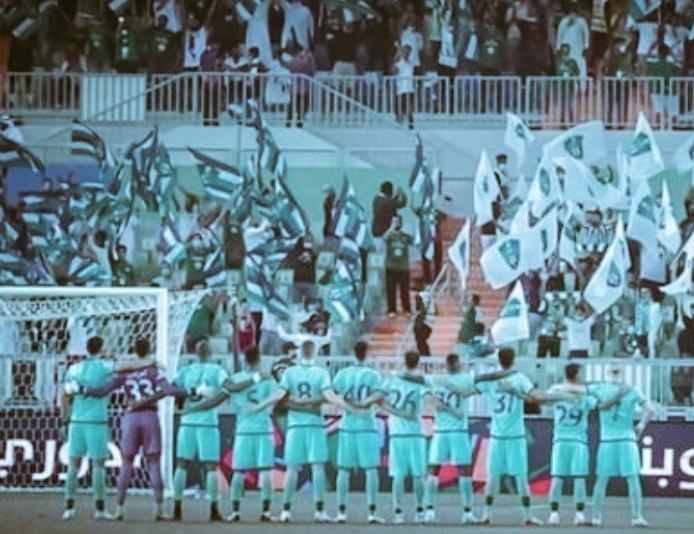 Ci8We's tweet photo. يِدُوْوِمْ عِزِّك ْ وُنَبْضْ قِلِبك ْفــ ــّدًأَڳُ رّوّحــــي. 

#الاهلي_الحزم. https://t.co/6C5zb0gu5Z
