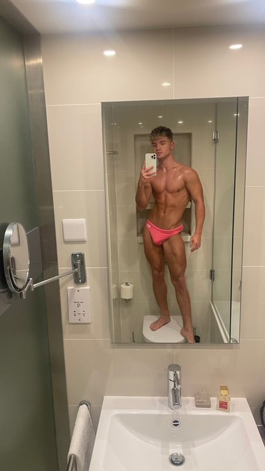 Is pink my colour ? https://t.co/yXiofrP9WK
