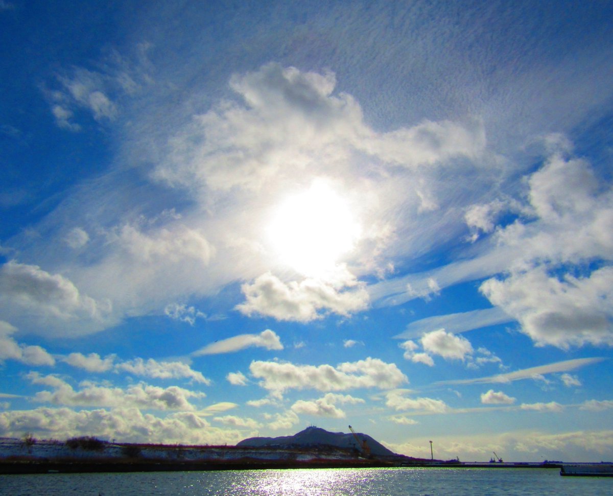 hanamar79700561's tweet photo. 幸せのかたちは人それぞれ。
#過去写真　#空　#海　#自然　#函館山　#北海道　#写真　#風景　#カメラ https://t.co/D6mT1b6mXo