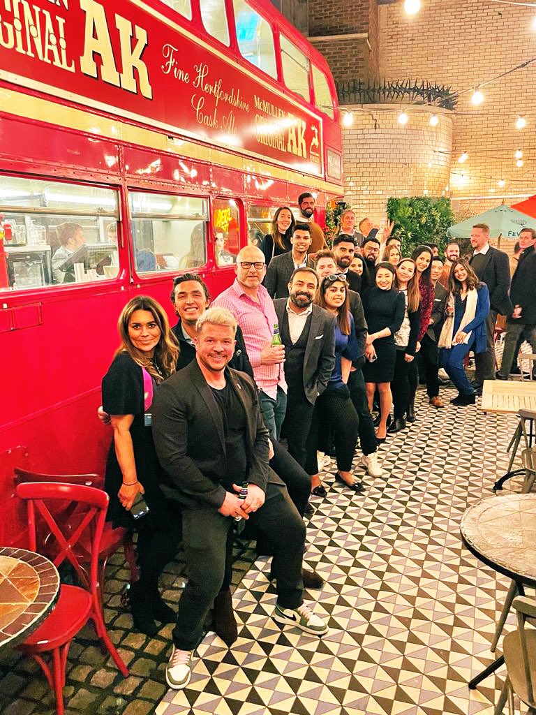 GaynorEngland's tweet image. Great night at @OldBankFleetSt with the @TheBACD committee &amp;amp; @BoutiqueWhiten #allaboard #eventprofs #backtolive  @abstract_news #London 😃 🍺