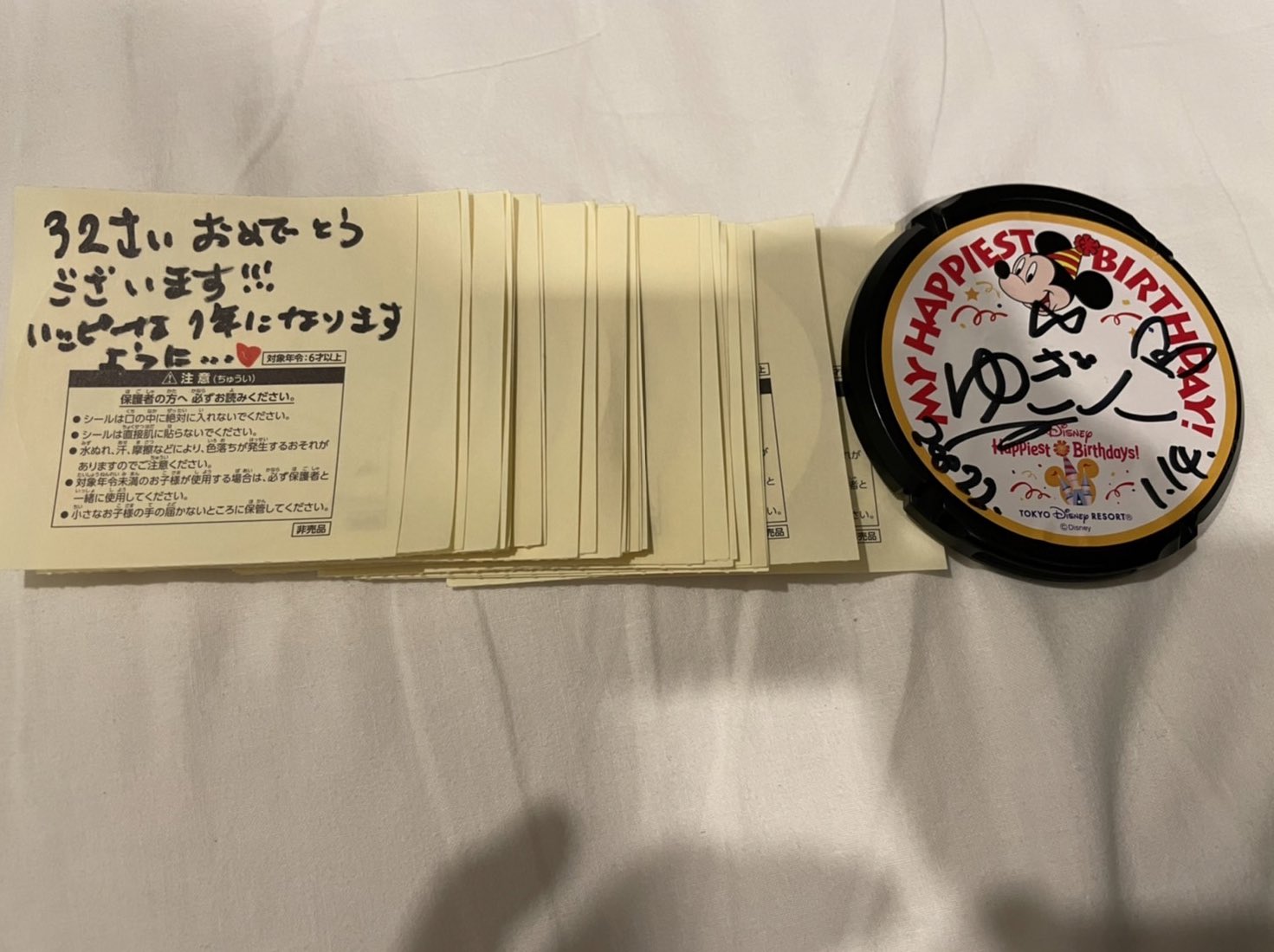 Yukinko 14 昨日は初のバースデーシールチャレンジ実は 32歳なので 32枚集めてみると言うチャレンジをしてみました 意外に集まるの早かった 大切にいたします ディズニーキャストさんありがとう ディズニー ディズニーシー バースデーシール