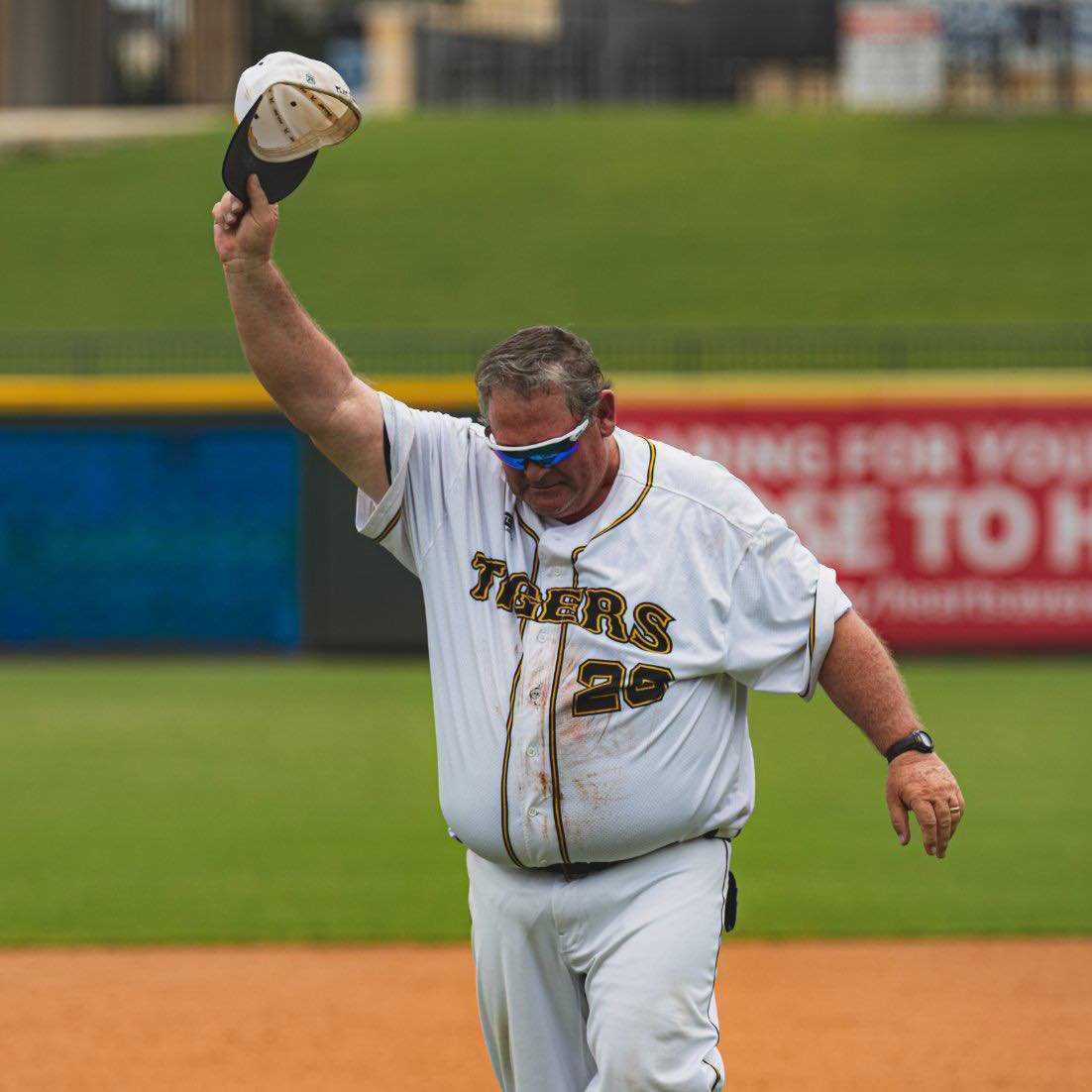 Congratulations to the 2021 NFHS National Baseball Coach of the Year! <a href="/JohnLAdair1/">John L.Adair</a> #CarpeDiem #Playfilthy 
3A State Baseball Champions 2021 Malakoff Tiger Baseball