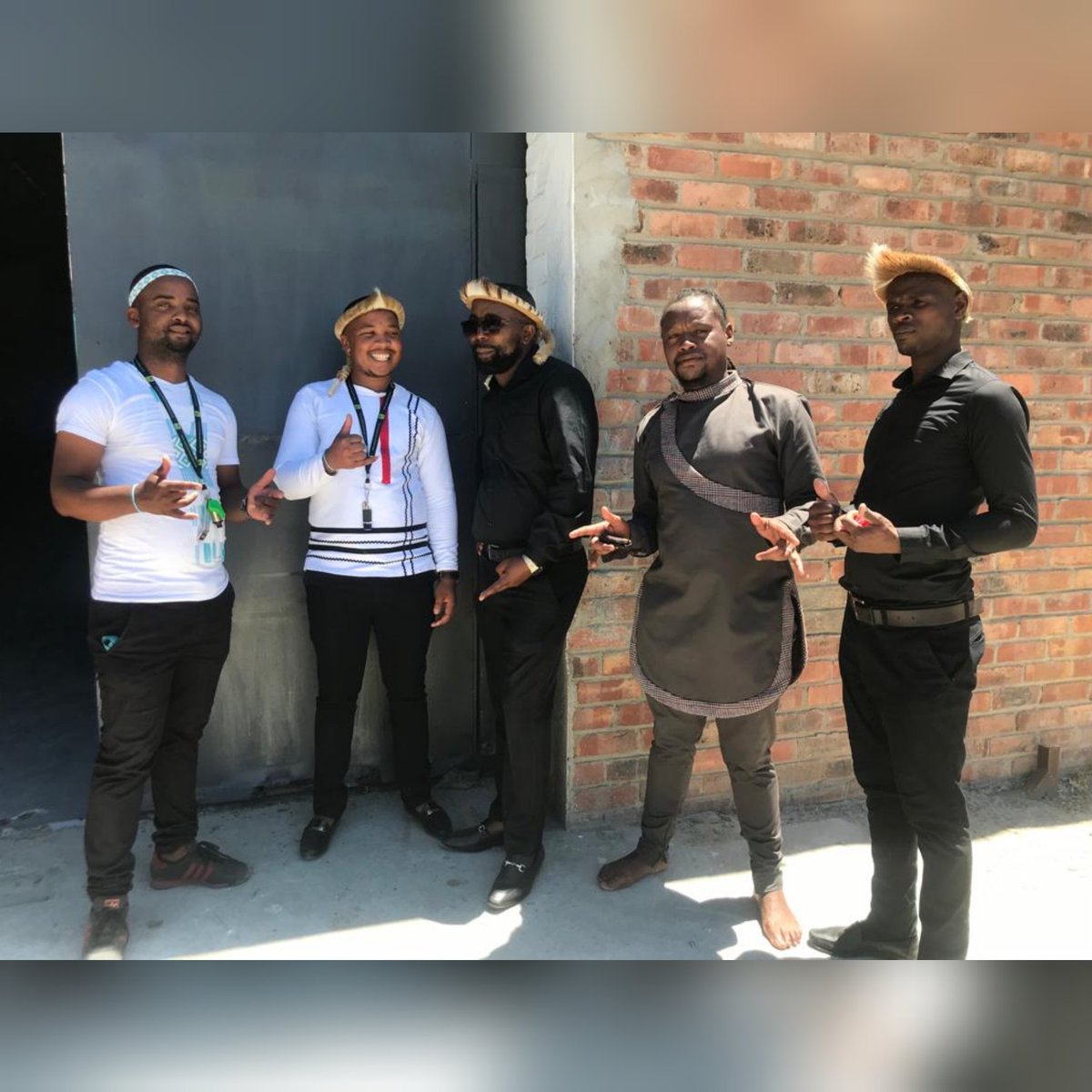 AjaxFiko's tweet photo. @IamKarabo_M With @LwandeD @Sivuyil64997131 @ThembalethuFiy1 @TyopoVuyolwethu 🤟🏽🤟🏽 https://t.co/oNGF9vLnw5