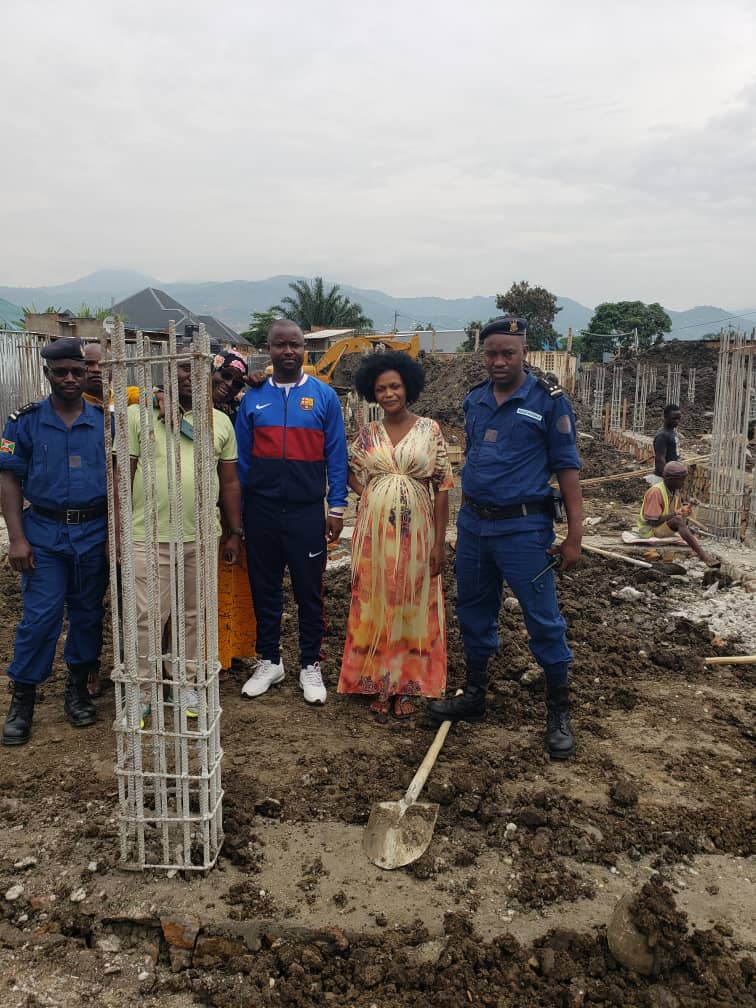 NtahangwaMairie's tweet photo. Cette aide a été octroyée à l'Orphelinat #Nezerwa de Kinama, Fondation #Mariam de #Kinama ainsi qu'au Centre du Projet Enfant Soleil de #Jabe.
Après cette visite, cette équipe a eu l'occasion de visiter le chantier de construction d'un Orphelinat.
@NtareHouse
@MininterInfosBi
3/4 https://t.co/HRfjoLMsRd