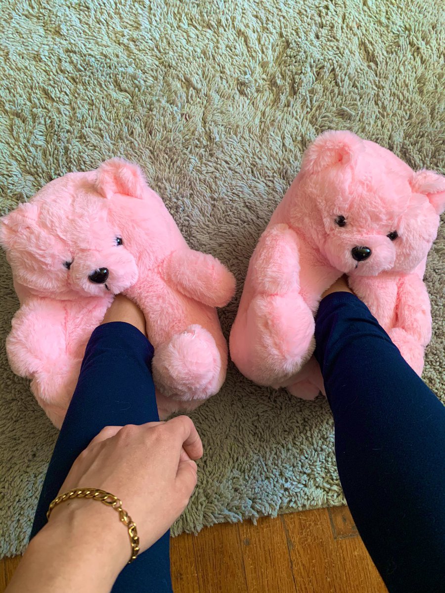 sunflowejewels's tweet photo. Teddy bear slippers🧸🥰 This is the cutest thing ever omg🤗 https://t.co/fkl0WAjX0d