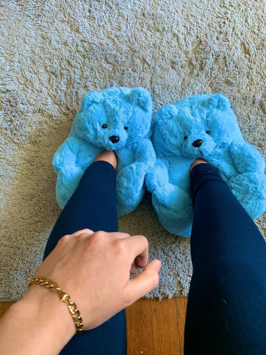 sunflowejewels's tweet photo. Teddy bear slippers🧸🥰 This is the cutest thing ever omg🤗 https://t.co/fkl0WAjX0d