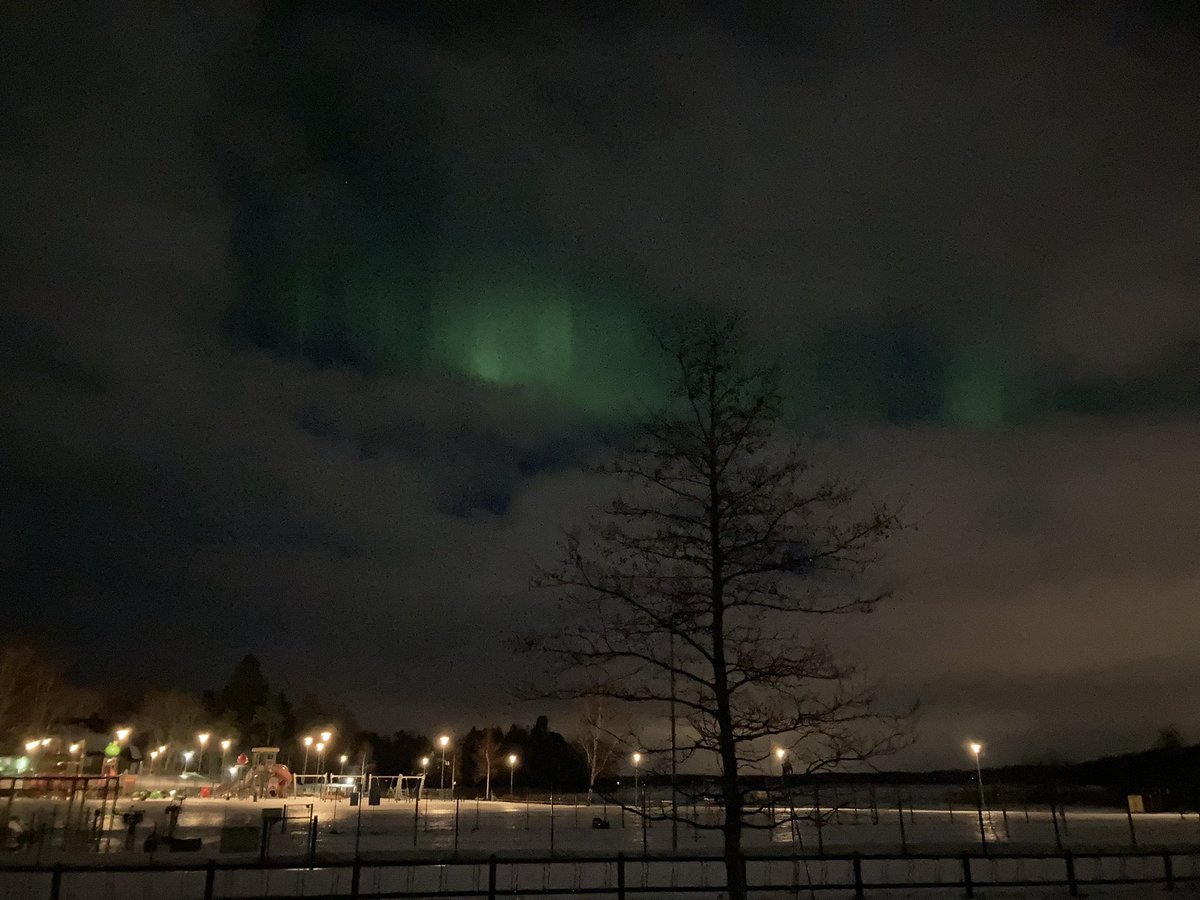 oupp_a's tweet photo. Oi että 💚 Kerrankin olin hereillä. Valitettavan pilvistä vaan… #revontulet https://t.co/WNlXcuLF0r