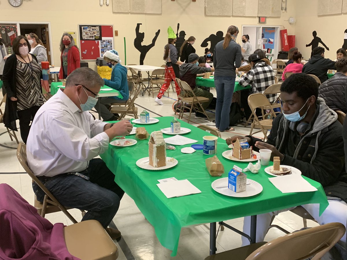 MountainViewHi2's tweet image. We cannot let the week go by without wishing our incredible principal @jthompson1_joe a  Happy Virginia School Principals Appreciation week! Mr. Thompson is a tireless advocate for our students &amp;amp; supporter of staff! #WeDoAtMountainView @Region4FCPS @fcpsnews