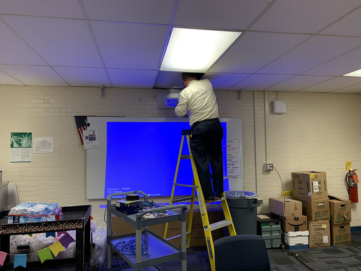 MountainViewHi2's tweet image. We cannot let the week go by without wishing our incredible principal @jthompson1_joe a  Happy Virginia School Principals Appreciation week! Mr. Thompson is a tireless advocate for our students &amp;amp; supporter of staff! #WeDoAtMountainView @Region4FCPS @fcpsnews