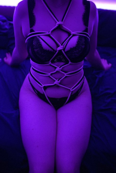 Watch Mika Mae's leaked NSFW photo on TwXstars