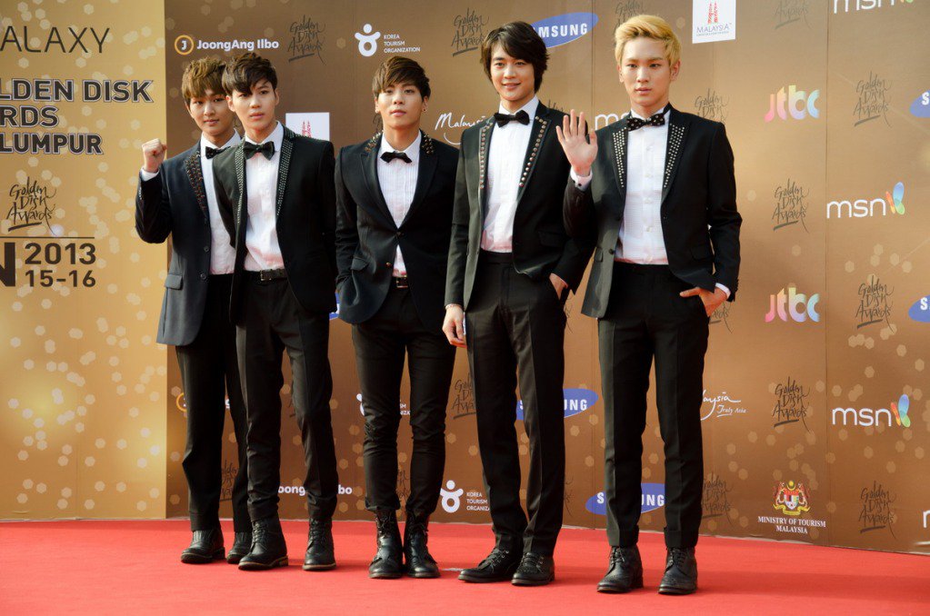 jjongonthisday's tweet photo. 130115 Golden Disk Awards https://t.co/h8xpzrDLSO