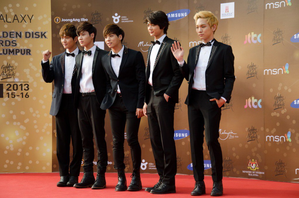 jjongonthisday's tweet photo. 130115 Golden Disk Awards https://t.co/h8xpzrDLSO