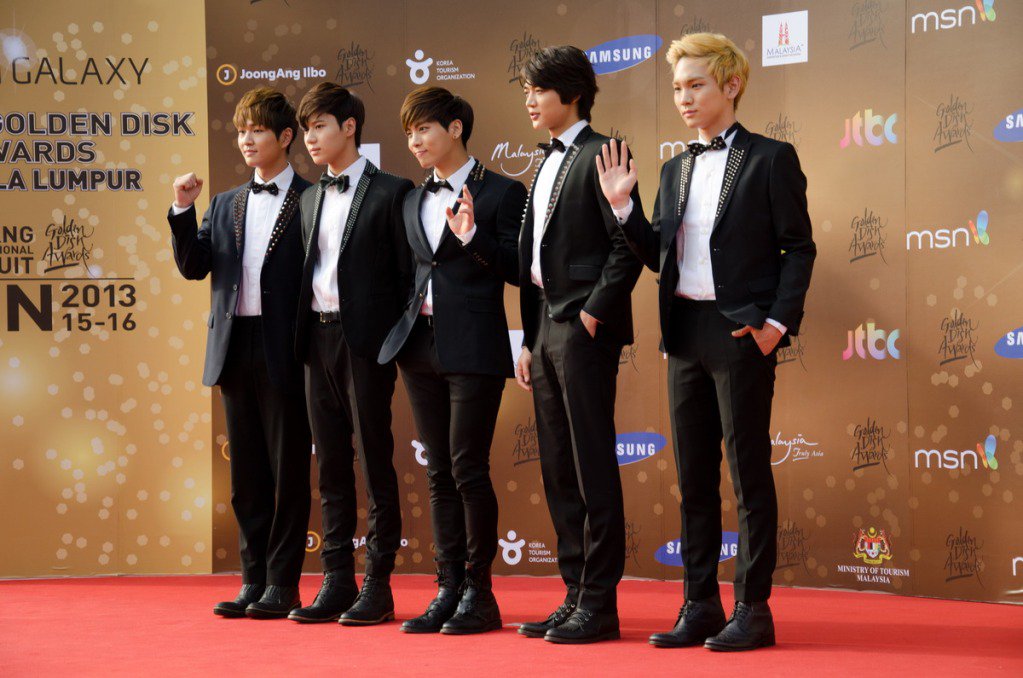 jjongonthisday's tweet photo. 130115 Golden Disk Awards https://t.co/h8xpzrDLSO