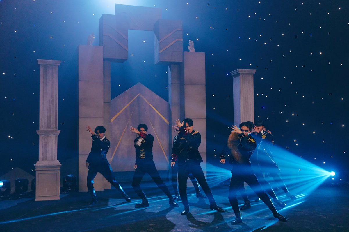 SF9CHILE's tweet photo. [#PIC ¦ 220107] Imágenes detrás de escena para el MV 'Savior' 👑

#SF9 #에스에프나인 #Savior @SF9official https://t.co/ibek0Jult9