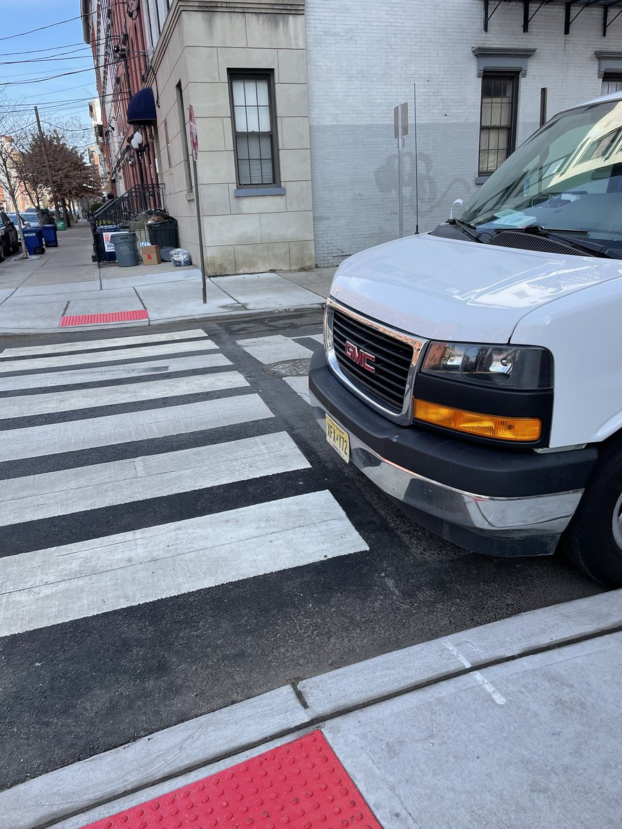 BrettFixes's tweet image. This is why I don’t want to do business in Hoboken …this was a blocking the crosswalk violation. ⁦@HobokenPD⁩ ⁦@CityofHoboken⁩   Sidewalks not painted for no parking.  I service your residents and don’t want to go there….