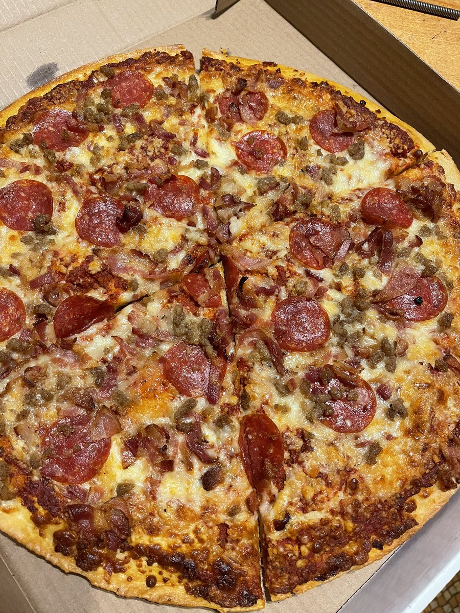LWLOttawa's tweet photo. Local pizza from Pubblico next to @ottawabagelshop !
Asking all the govt employees to order out all weekend long.  It will totally help during this crucial sub arctic pandemic lockdown time.  Thank you https://t.co/z7m4a4LcsA