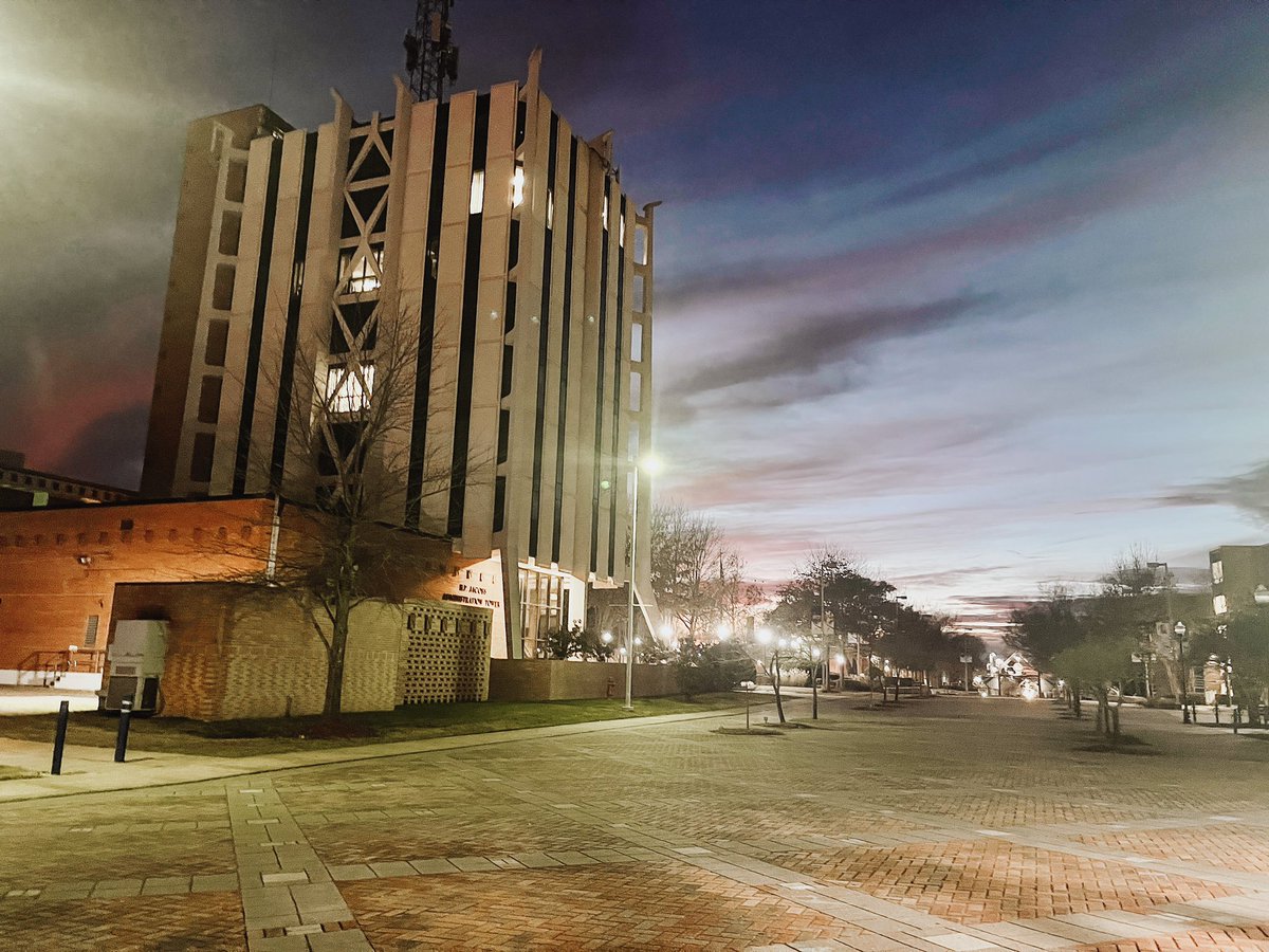 CharlesSmithJSU's tweet photo. When I walk out unto the hallowed grounds of the university on a dusky evening, I think of all the students, faculty, and staff that have walked this path I stand in awe. I love this place and this time. It is OURS for eternity! #TheeILove @JacksonStateU #HBCU https://t.co/XMdiWu0M4o