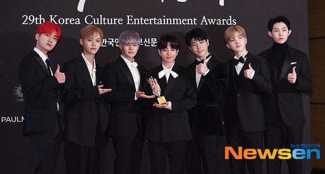 honeybunchkeita's tweet photo. [15/12/2021] one month ago when ciipher got their very first award, 
we were shocked and happy at the same time😭 let's work harder and give them more awards in the future!✊
#10MonthsWithCiipher 
#싸이퍼 @RAIN_Ciipher https://t.co/t0h8HIiQlG