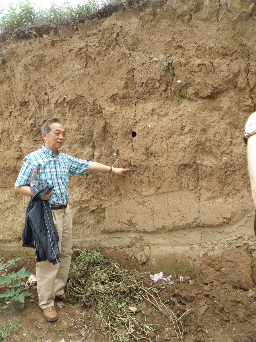 AaronPutnam14's tweet photo. #fieldphotofriday 

A visit to the Chinese Loess Plateau outside of Xi’An, China, in 2011, led by Professor Zhisheng An (pictured) of the Chinese Academy of Sciences. Incredible! 

(If you look closely, you might see Wally Broecker)

(Inspired by recent tweet by @MoreorLoess) https://t.co/EnnRcxiz6h