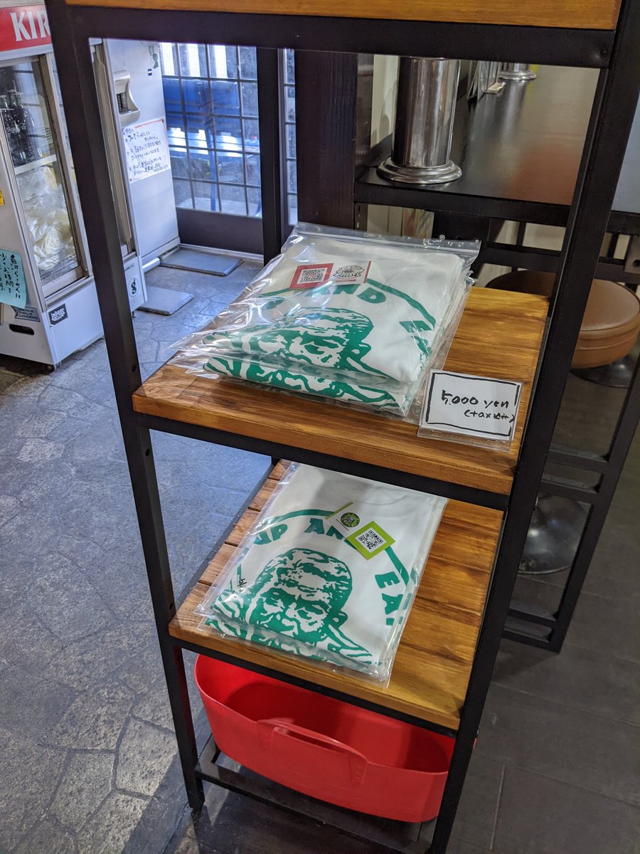 1/15土曜日
通常営業です。
限定丼がある日は券売機左上とブラックボードに掲示があります🍚

店舗前冷凍自販機では24H販売中です！簡単調理でお家でお店の味をお楽しみください♪

お知らせ📢
アパレル販売、Ｔシャツのみ先に開始しました！！