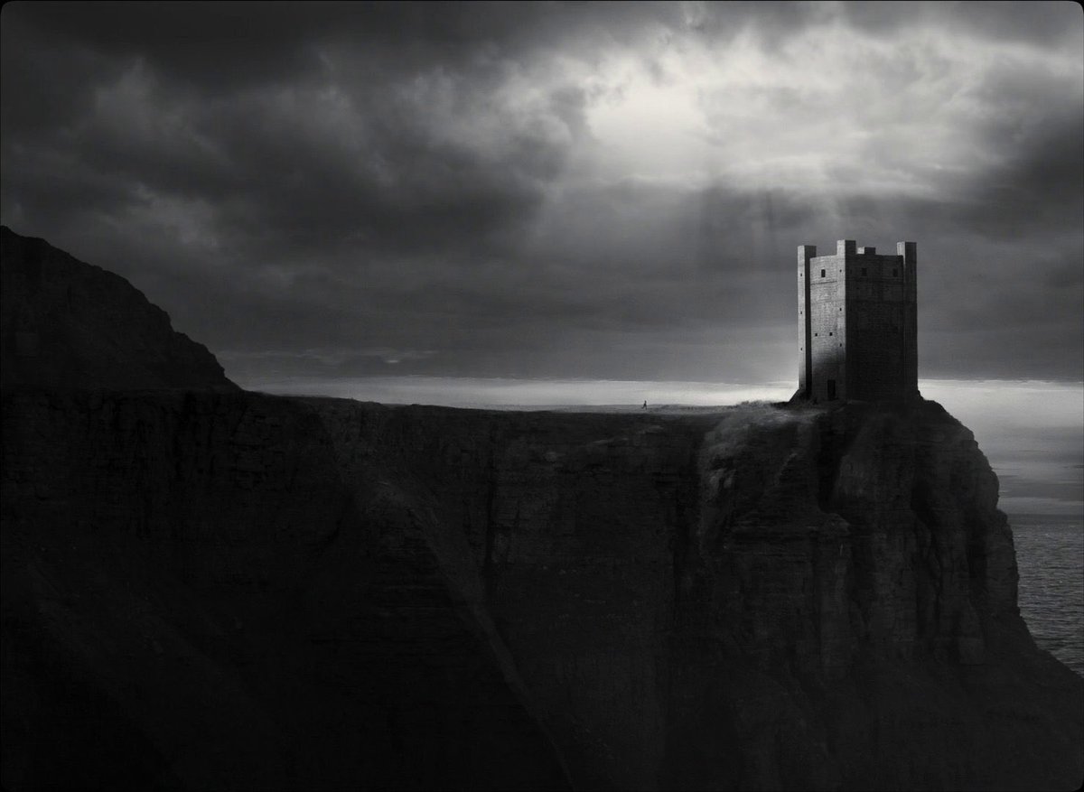 theeSNYDERVERSE's tweet photo. The tragedy of Macbeth is a masterclass in cinematography and perfect shot composition. You can pause at any point and you’d be looking at the best shot of the year so far https://t.co/aUIC5JC7Sf