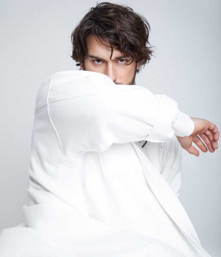 Alp_fans_chile's tweet photo. Güneşe bu yeni dönüşte tüm hayallerinizin gerçekleşmesini diliyorum
#AlpNavruz @AlpNavruz
#happy32
MutluYıllar AlpNavruz https://t.co/QEdBmJO4mQ