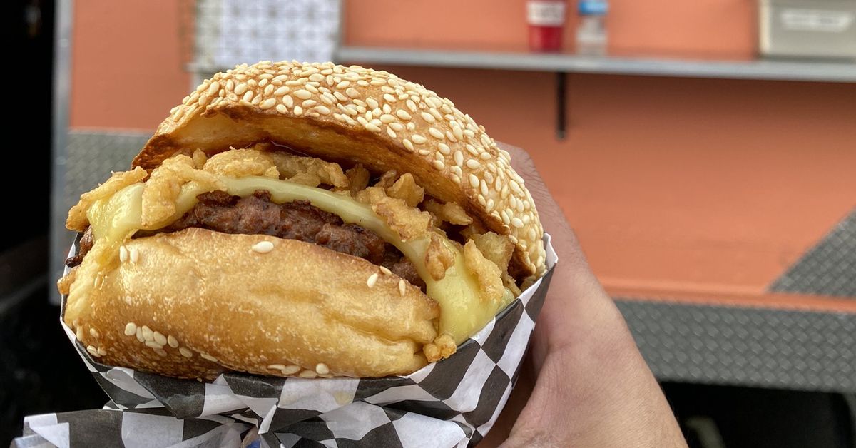 Portland Restaurant:  Eat Your Way Through East Portland’s Vegan Destinations dlvr.it/SH8X2d