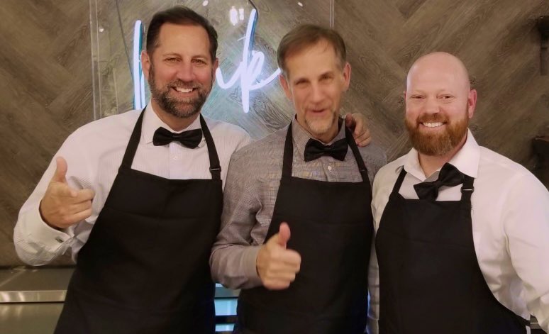 bradrosenkampff's tweet photo. Serving up at The Link Easy @thelinktweets @AmericasMartATL And if you know me…the irony is not lost here 😂 #workingfortips https://t.co/4vOJ7ITVJv