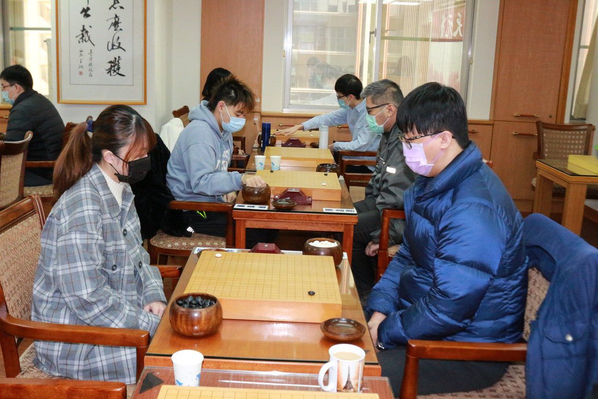 cabon1224's tweet photo. 紀錄一下
快四十歲的狀態
判斷有點問號
只剩攪局能力依舊
運氣很好的大逆轉
看ai打完劫我就剩2%
最後的暴動 ai詳解 看來剛好沒棋
實戰楊子萱走錯
我有看到打劫的圖
但我以為實戰那可以淨殺
被ai教一招
我輕鬆被接不歸
#天元賽
上次2019進複賽
被許皓鋐跟陳祈睿雙殺
這次複賽第對李維
好好下  少點杓子 https://t.co/gBgTRs7xcU