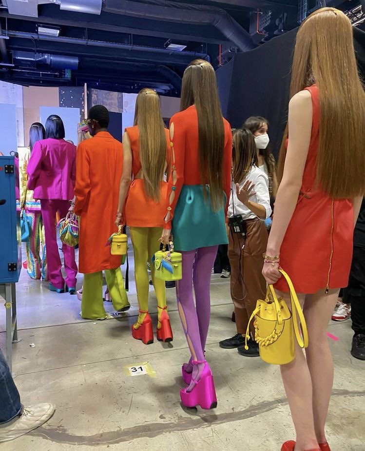 backstage @ versace spring 2022