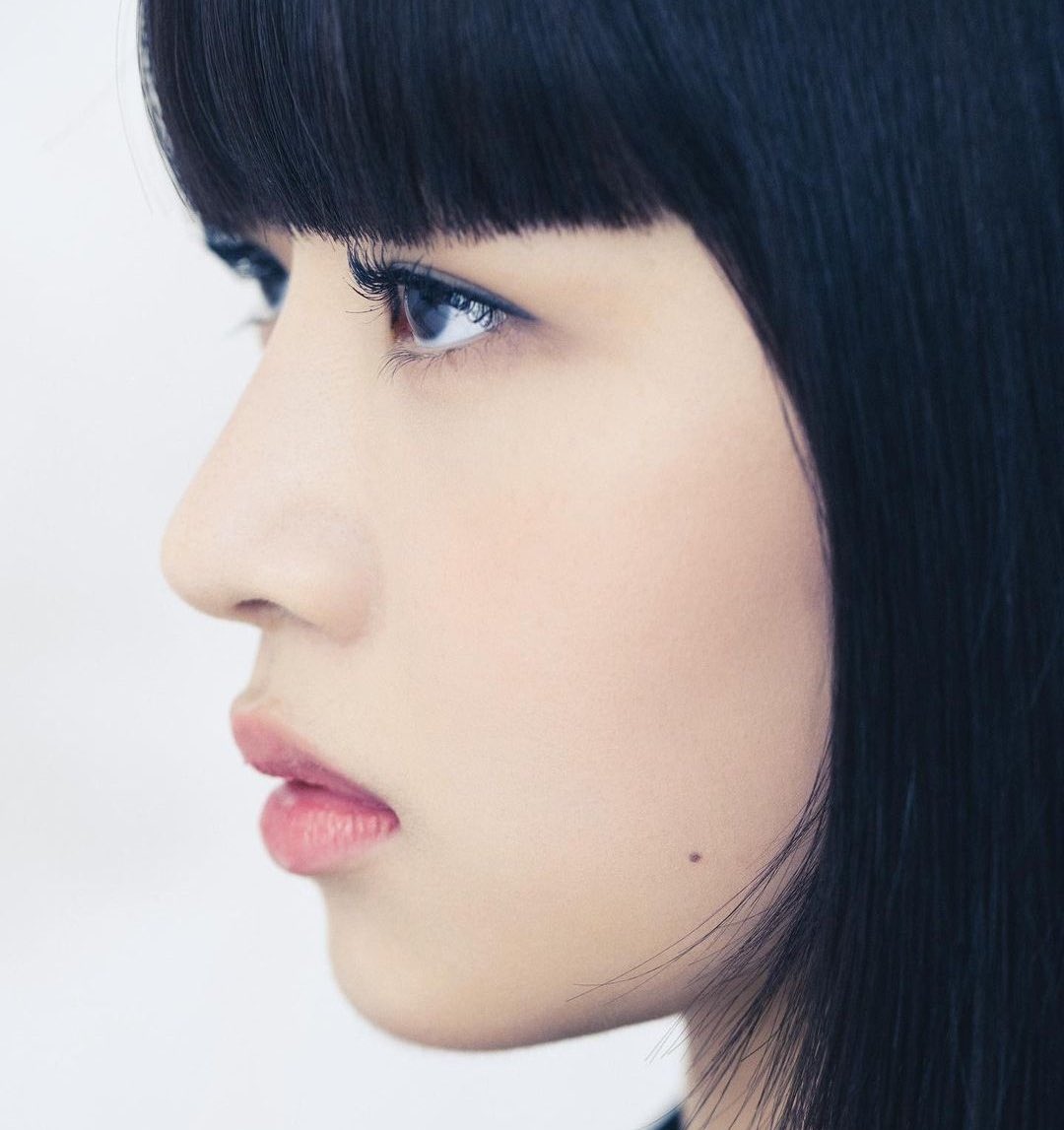 diveiu's tweet photo. iu and rei’s side profile. that’s the tweet. https://t.co/eCH6GtMJl2