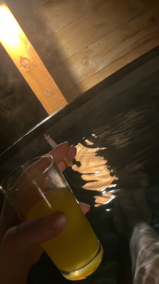 xCelineTweet's tweet photo. Tijd voor de jacuzzi 🤩 https://t.co/WnVnpQERHE