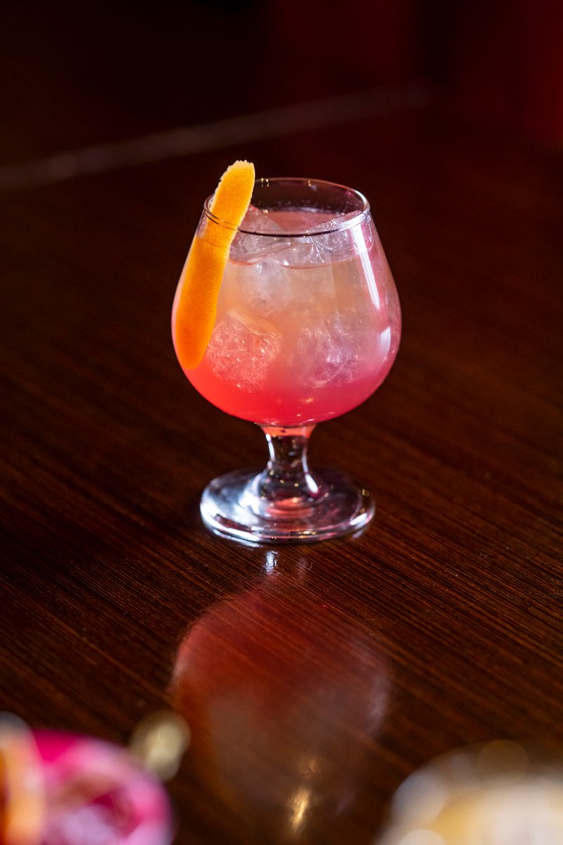 A thing of beauty. You can try all the beautiful cocktails during Half-off Happy Hour from 5-7pm. 😍

#DCR #DowntownCocktailRoom #FremontEast #DowntownLasVegas #DTLV #MyDTLV #Cocktails