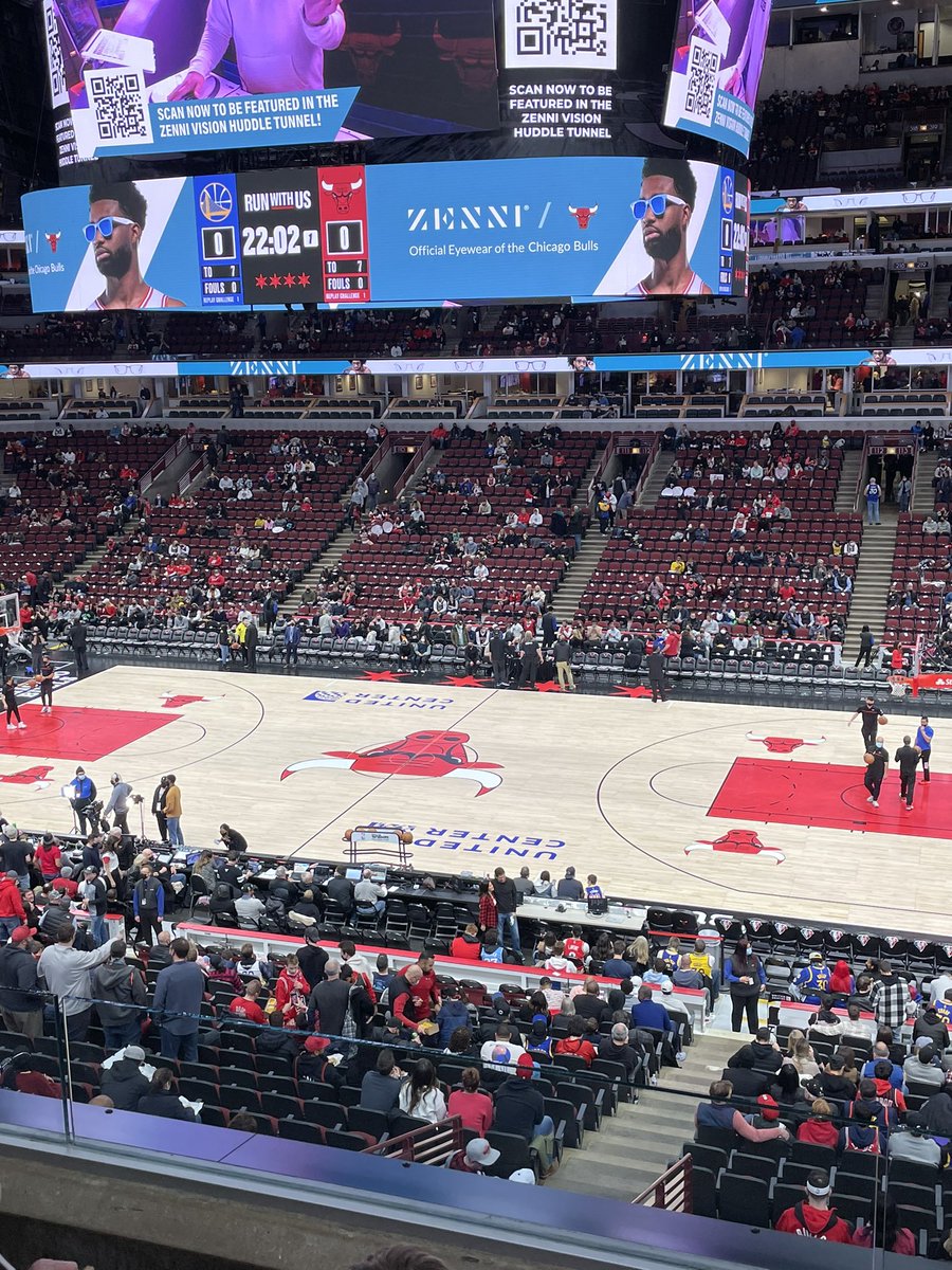 esurdey's tweet photo. @GarrettPopcorn section 233 row 3 seat 13 and 14! #garrettpopcorn #bullsgame #ChicagoBulls https://t.co/b8V8LGOJpC