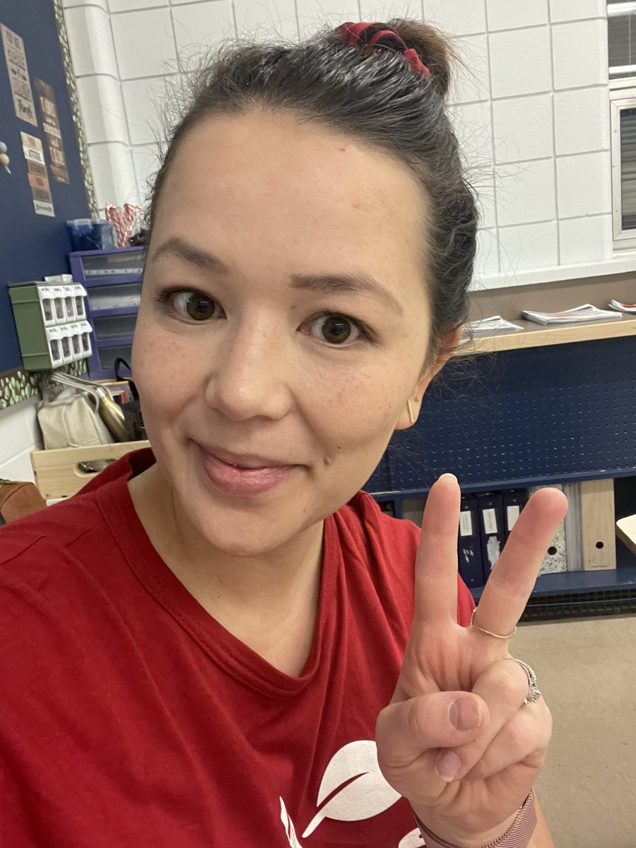 ms_aaraki's tweet photo. Happy Friday! Wearing #redforedab ❤️ @albertateachers https://t.co/hcJchWhTb4
