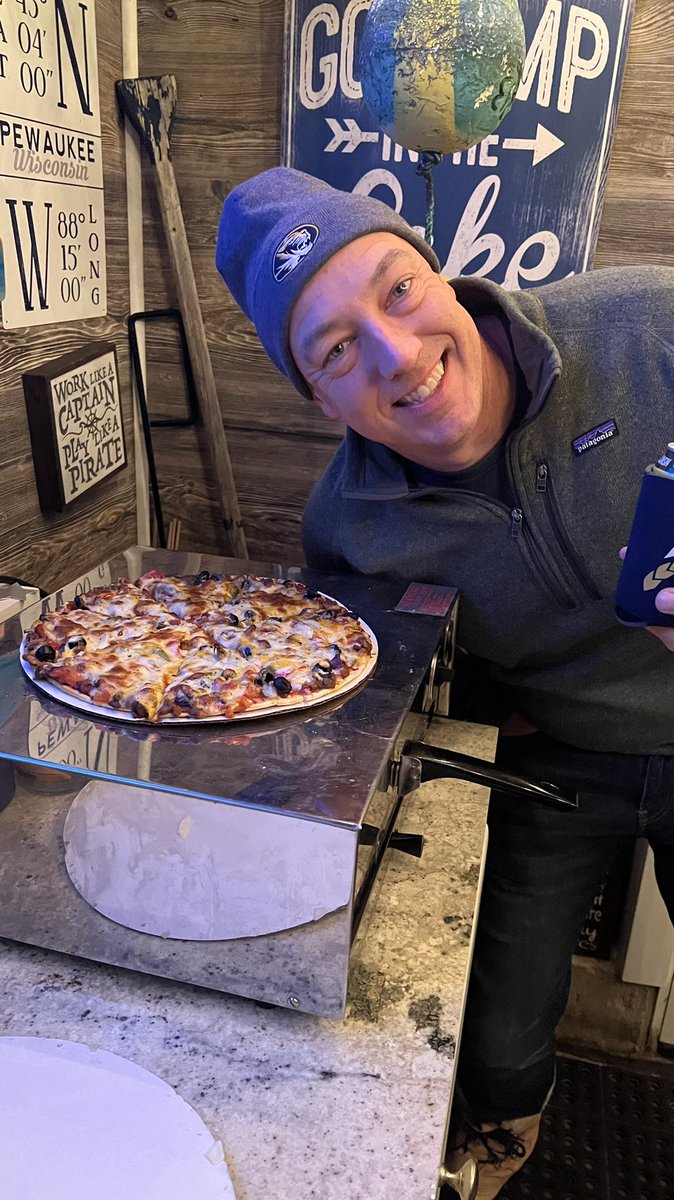 ThatFloats's tweet photo. Pizza back in the boat house. https://t.co/KA9ogFwpfk