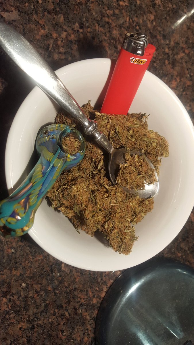 Craig41520307's tweet photo. It's finally Friday!  Big bowl of Zkittlz. https://t.co/e4aAiZM111