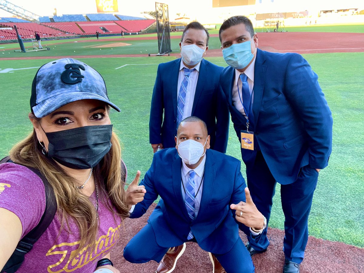 Visitando al team Charros <a href="/SKYSportsMX/">Sky Sports México</a> mis compañeros <a href="/Gabo_Casta/">Gabriel Castañeda</a> <a href="/dtrejo3/">David Trejo Ibarra</a> <a href="/alexazuaje/">Alexander Azuaje</a> éxito amigos! 🎙🍅⚾️🤠🎙