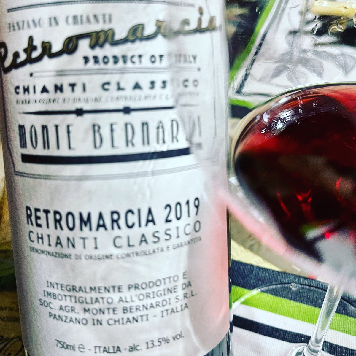 <a href="/montebernardi/">Montebernardi Wines</a>  #retromarcia Il volo pindarico del #sangiovese come solo il <a href="/chianticlassico/">Chianti Classico</a>  riesce a donare. Il 2019 annata da collezionare e tenere ben nascosta. Shhhh🤭
